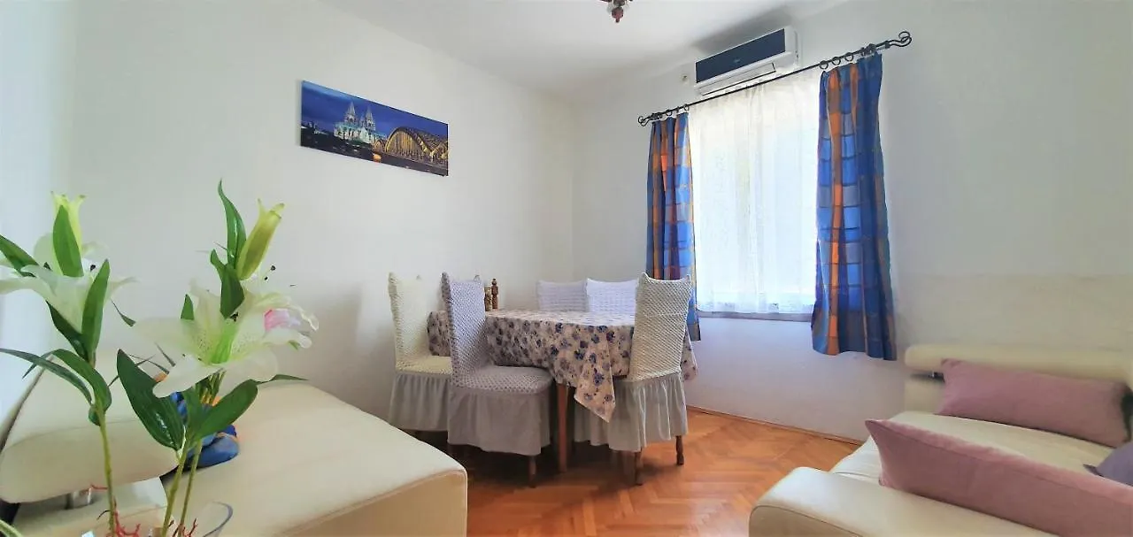 Apartments & Rooms Danica Starigrad Paklenica